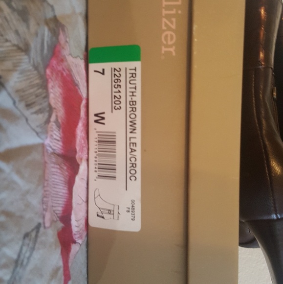 PRICE DROP Naturalizer Brown Boots - Picture 3 of 3